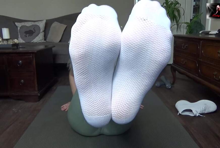 LadySybella: Schnüffelgeil auf Schweiß Söckchen