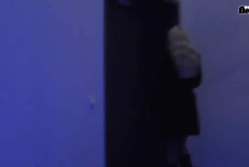 F****n-BITTE: F**kgeil im Fahrstuhl