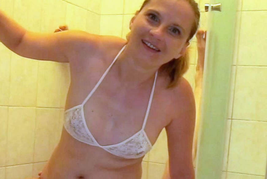 Userdate  Natursekt ins Maul g*****t von HotJudith