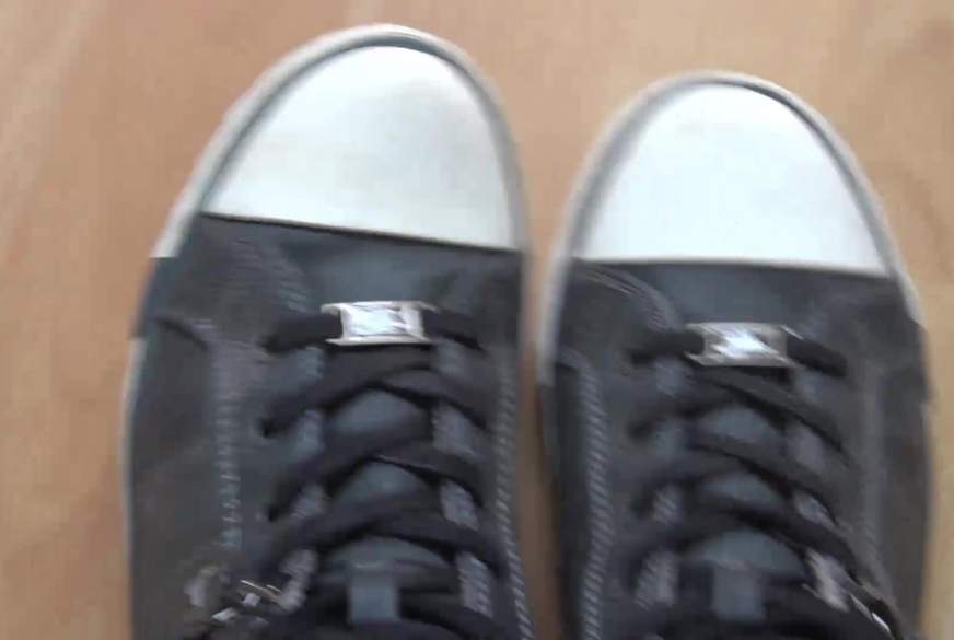 Los Sklave leck sie Sauber Sneakerfetisch von LadyBianca pic4