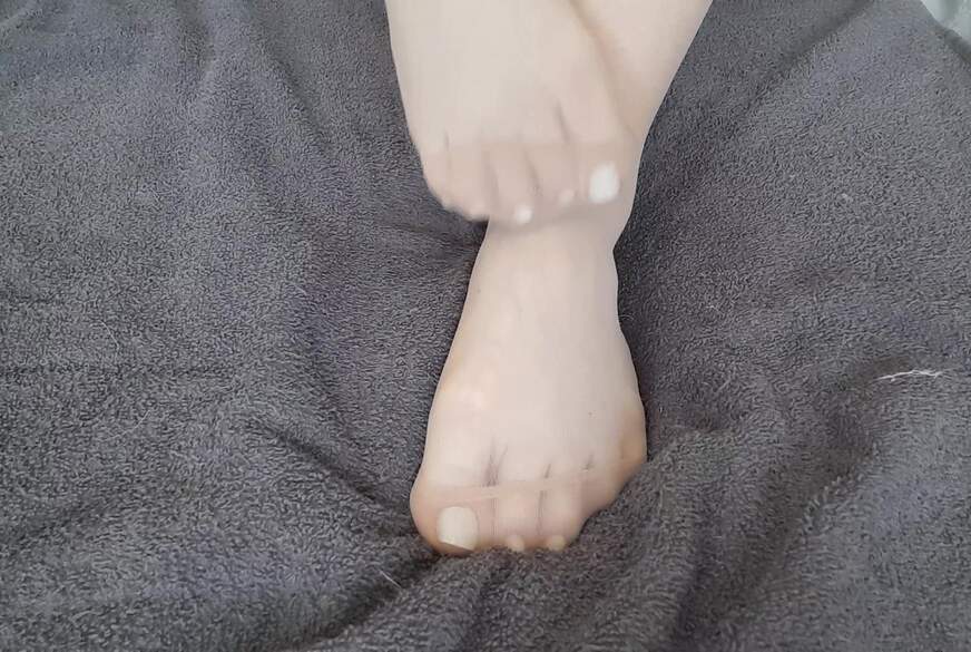 CurlyDreams: S****z auf meine Nylonfüße