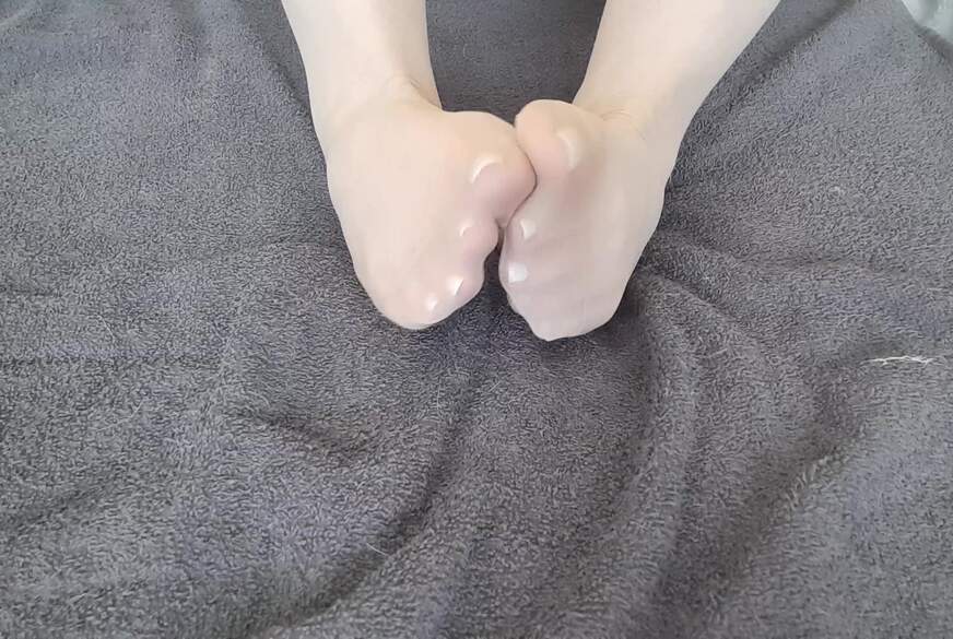CurlyDreams: S****z auf meine Nylonfüße