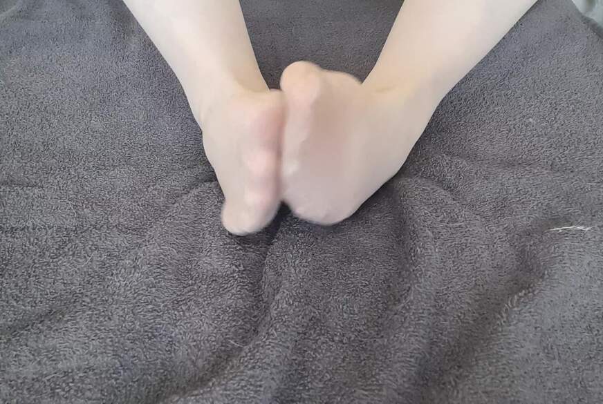CurlyDreams: S****z auf meine Nylonfüße