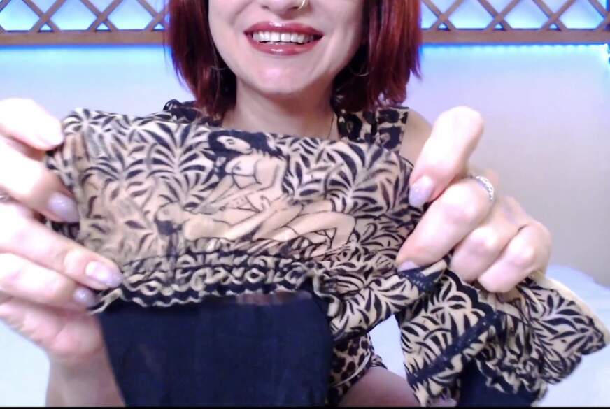 Livecamgirl: Elegant or Alluring? Slipping into Stockings