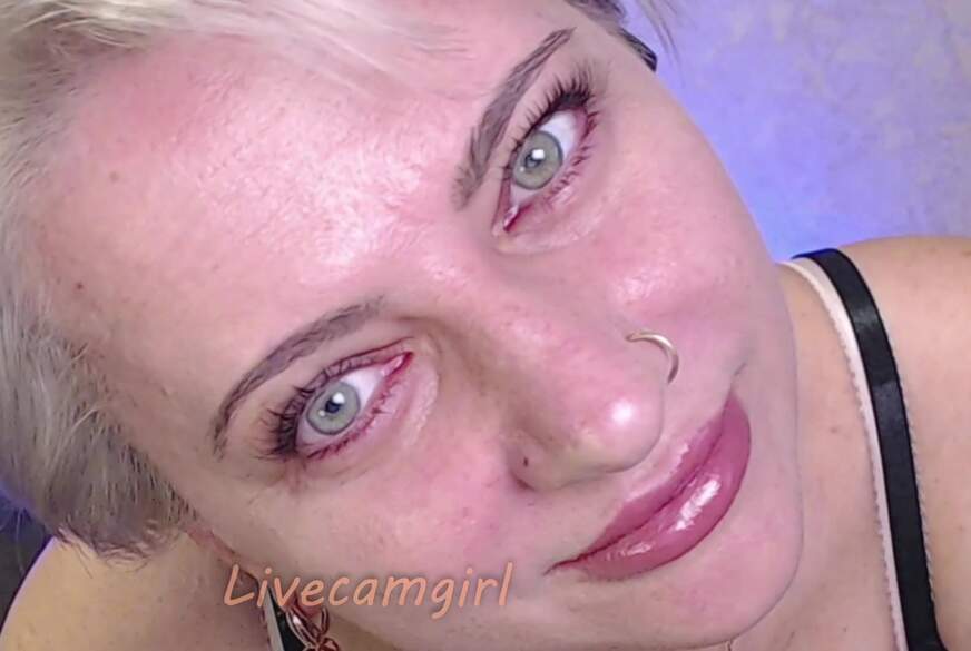 Livecamgirl: Up Close and Dripping! Extreme Fetish Close Up