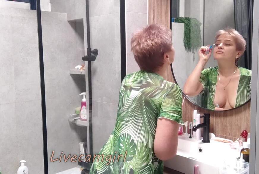 Stepmoms Wet Bathroom Game!  5 Minute Taboo Tease von Livecamgirl pic1