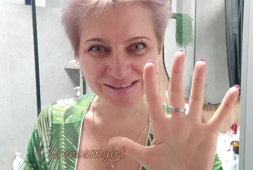 Stepmoms Wet Bathroom Game!  5 Minute Taboo Tease von Livecamgirl pic2