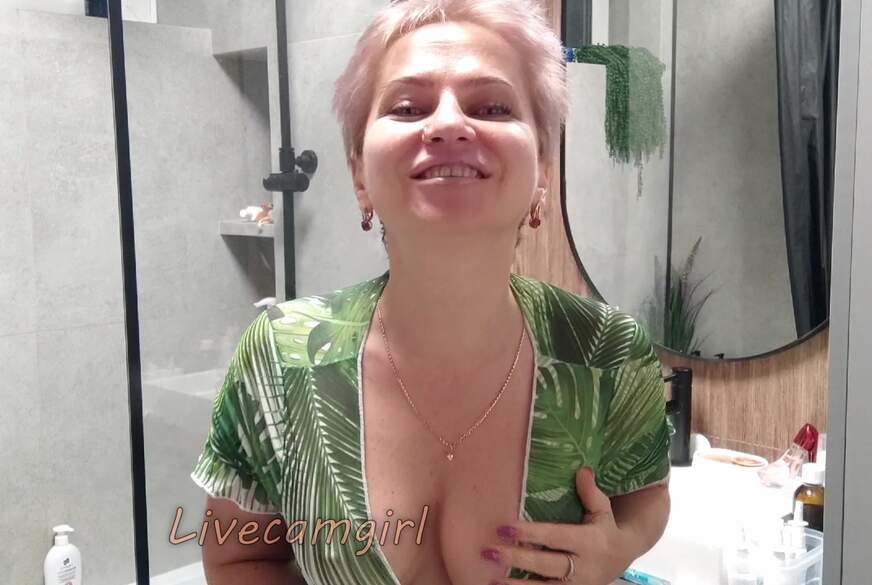 Livecamgirl: Stepmoms Wet Bathroom Game!  5 Minute Taboo Tease