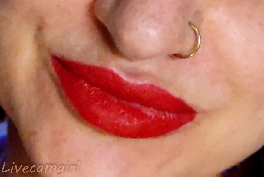 Livecamgirl: Red Lips, Deep T****t! Slow, Wet BJ Tease