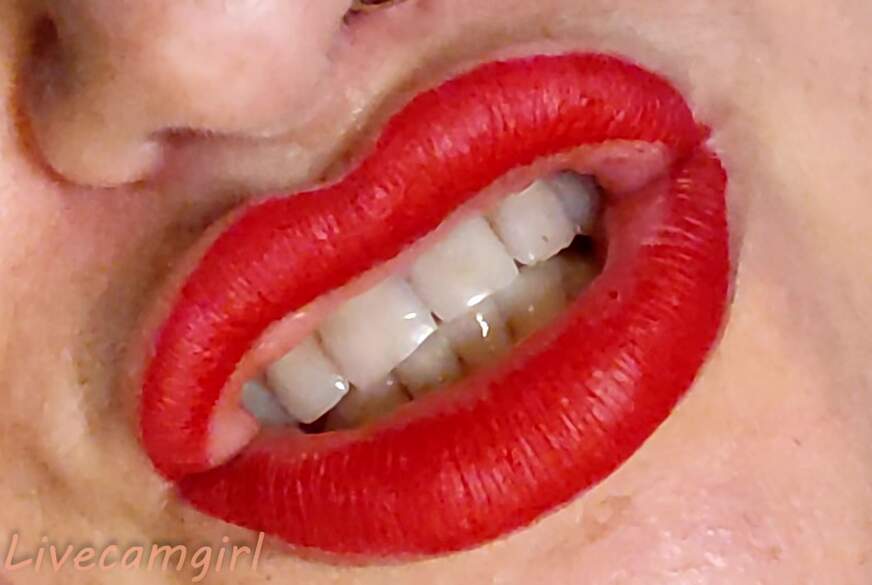 Livecamgirl: Red Lips, Deep T****t! Slow, Wet BJ Tease
