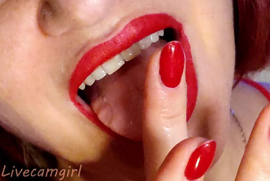 Livecamgirl: Red Lips, Deep T****t! Slow, Wet BJ Tease