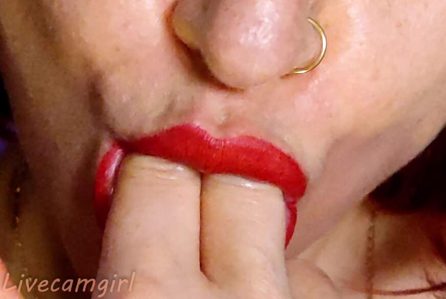 Livecamgirl: Red Lips, Deep T****t! Slow, Wet BJ Tease