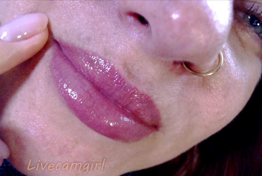 Mesmerizing Lips and F****r Tease von Livecamgirl pic3