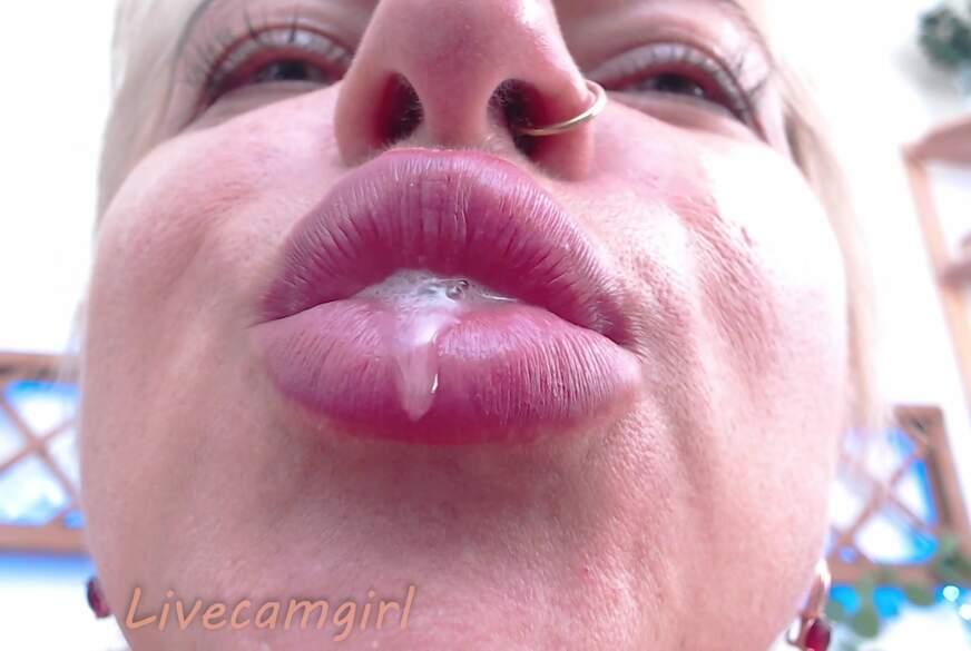 Livecamgirl: Dripping Wet Lips and Breast Tease Fetish