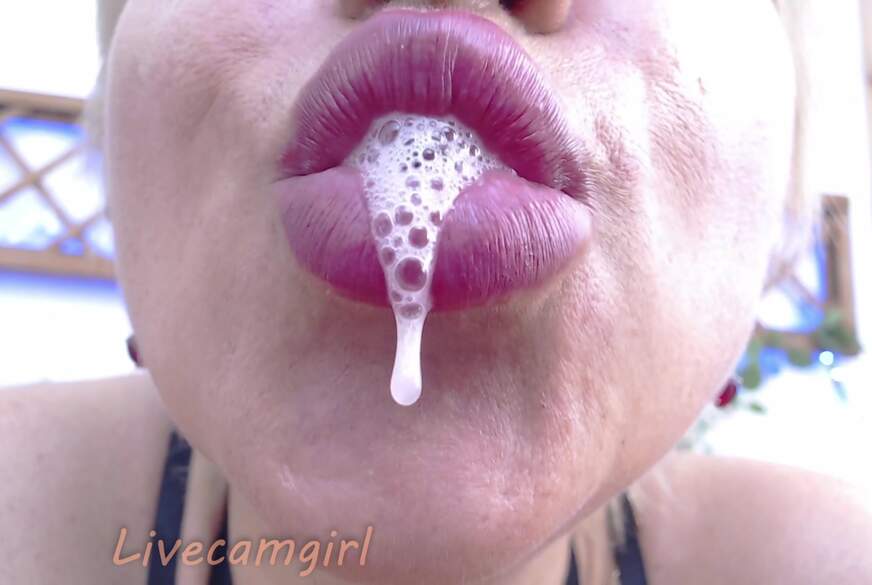 Livecamgirl: Dripping Wet Lips and Breast Tease Fetish