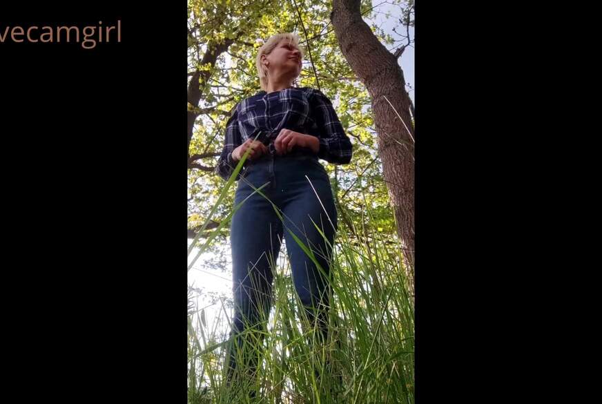 Livecamgirl: I Peed in the Forest Outdoor P**s Fetish