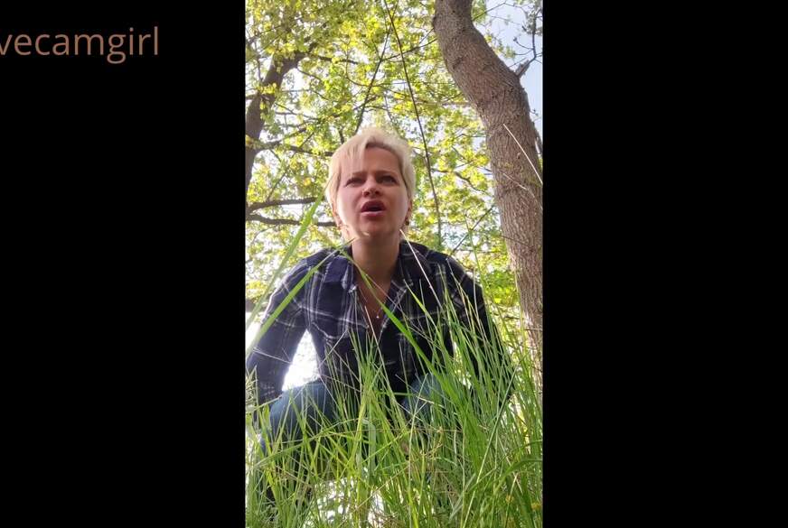 Livecamgirl: I Peed in the Forest Outdoor P**s Fetish