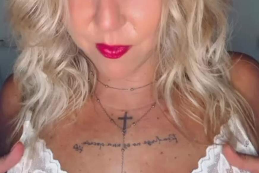 HotAurelie: Tittenmassage