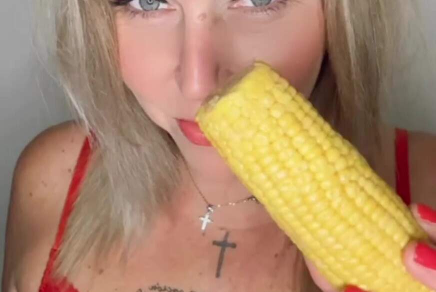 HotAurelie: Wollen wir Popcorn machen?