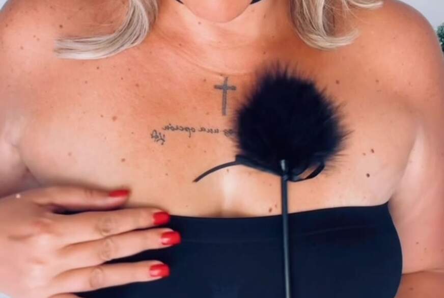 HotAurelie: Mit der Gerte...