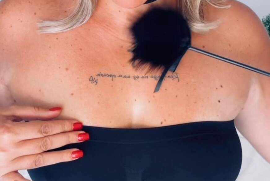 HotAurelie: Mit der Gerte...