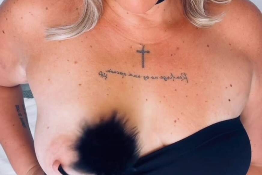 HotAurelie: Mit der Gerte...