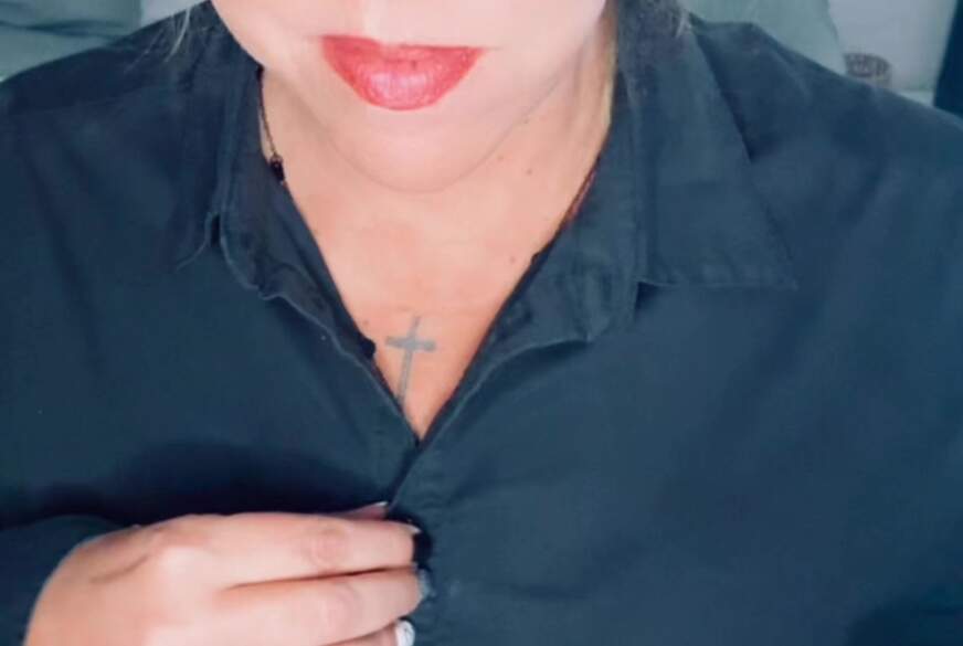 HotAurelie: Die Sekretärin ist bereit
