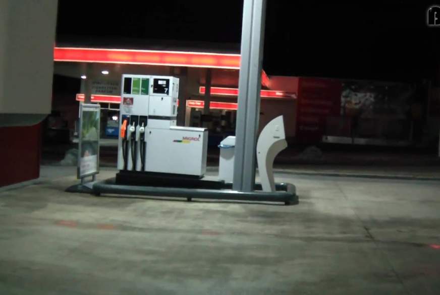 SKANDAL!! Beim B**sen erwischt von Anna-Blond