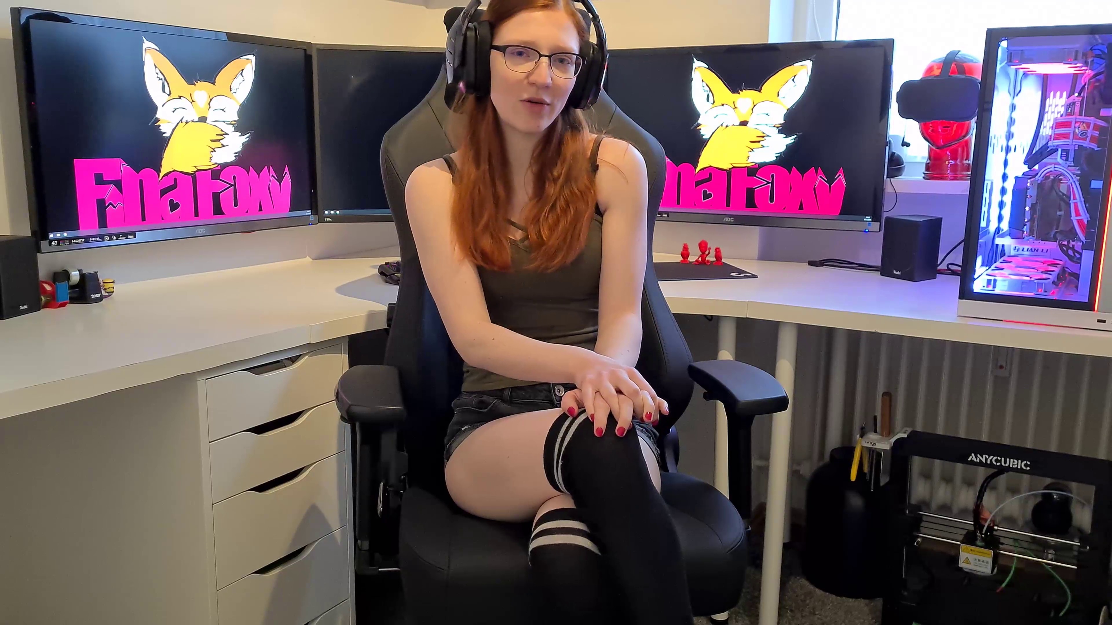 Meine erste Wichsanleitung !! Heute habe ich wieder mal wieder etwas ganz neues versucht. Ich habe schon so viel darüber gehört und wollte es nun endlich mal selbst versuchen. Meine erste Wichsanleitung. Zugegeben war ich total nervös und wusste nicht so genau wie ich anfangen soll und was ich sagen soll. Aber nach ein paar versuchen stellte ich mir einfach vor was ich jetzt gerne von dir sehen würde wenn ich dir zusehen könnte. Und habe genau das einfach beschrieben was ich gerne sehen würde. Der Gedanke daran machte mich selber total heiß und ich musste einfach mitmachen. Meine Aufregung war plötzlich wie weg geblasen und ich lies mich total gehen. Na was sagst du wie habe ich mich bei meiner ersten Wichsanleitung so gemacht, und was noch viel wichtiger ist, wie hat es dir gefallen ???