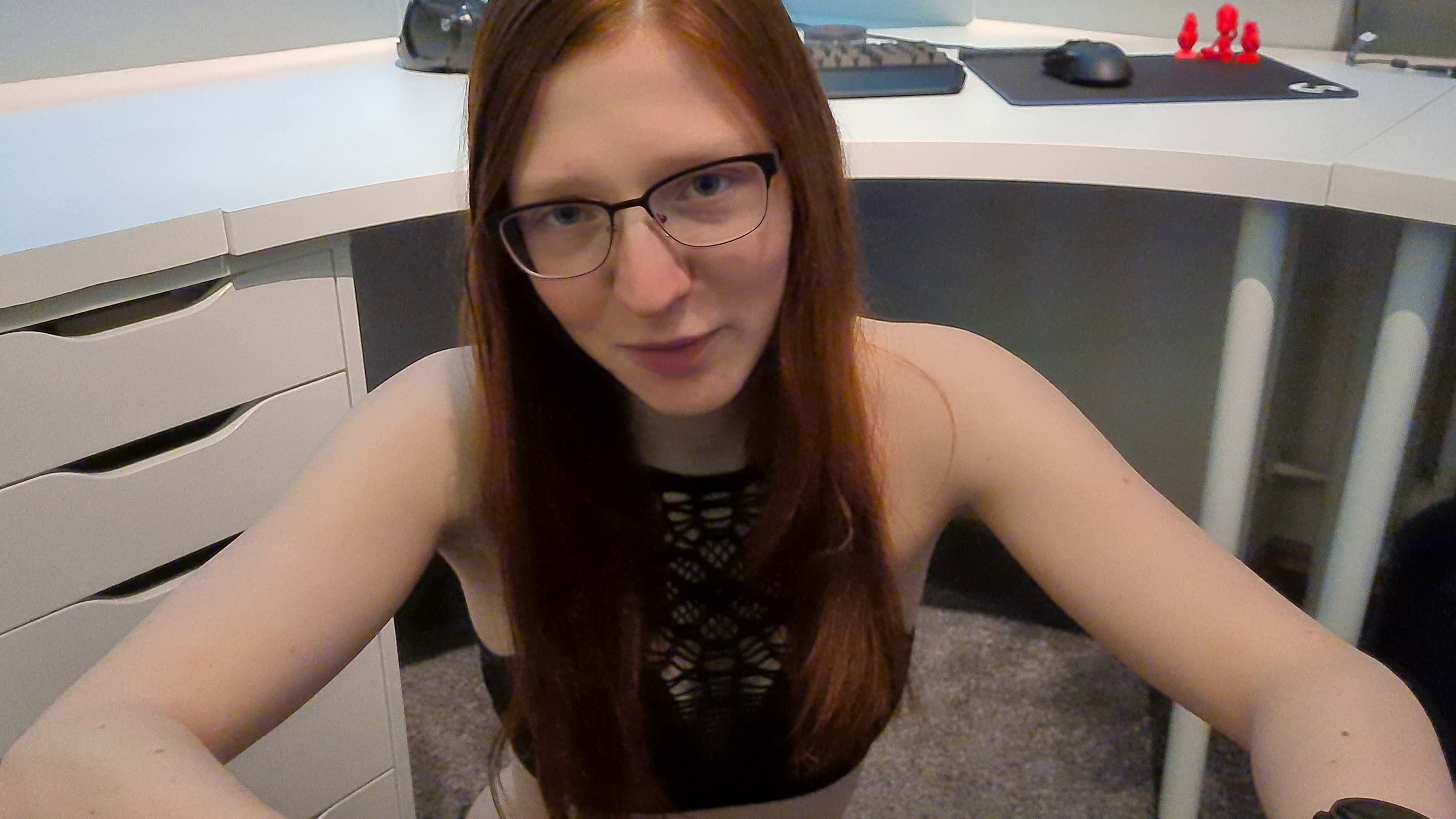 Mein erstes mal Sperma geschluckt !! Bis jetzt muss ich zugeben habe ich das noch nie gemacht und mich auch noch nicht so richtig getraut gehabt! Aber ich dachte schön langsam, ist es mal an der Zeit auch das mal zu versuchen. Wie wird Sperma wohl schmecken wie wird es sein, wen er mir seinen Saft in den Mund spritzt? Und als ich neulich einem Bekannten schön genüsslich einen geblasen habe war ich plötzlich richtig geil drauf jetzt auch seine Ladung in den Mund zu bekommen. Und ich muss sagen das war wirklich unbeschreiblich und hatte schon was besonderes zu fühlen wie sich mein Mund mit seinem Liebessaft füllte. Als ich dann seinen Saft schluckte war das schon wirklich krass und ich kann sagen es schmeckte auf alle fälle nach mehr!! Hmmm mal sehen, was ich jetzt als nächstes versuche hast du eine Idee für mich ?