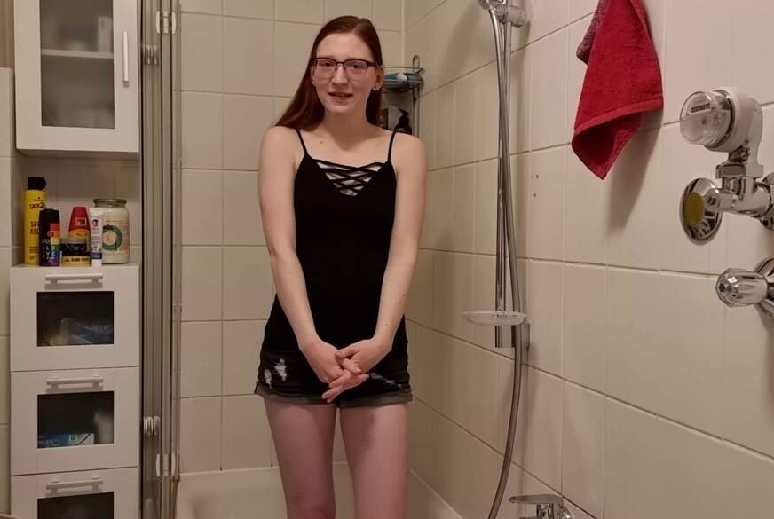FinaFoxy: Toilette kaputt? dann pinkle ich in die Badewanne