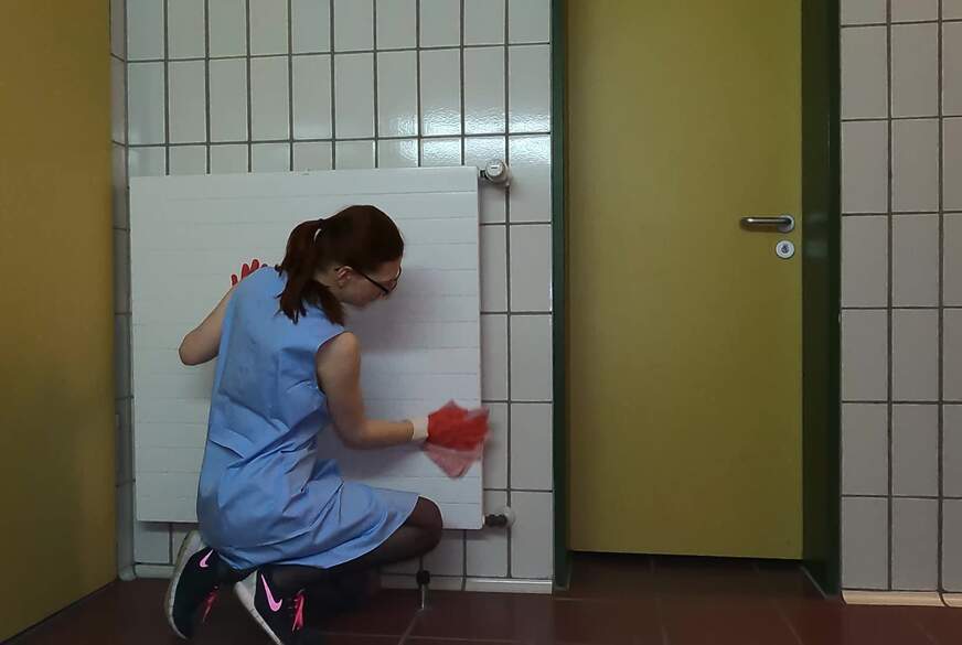 FinaFoxy: Krass!!! Als Putzfrau aufgerissen und g*****t!!!