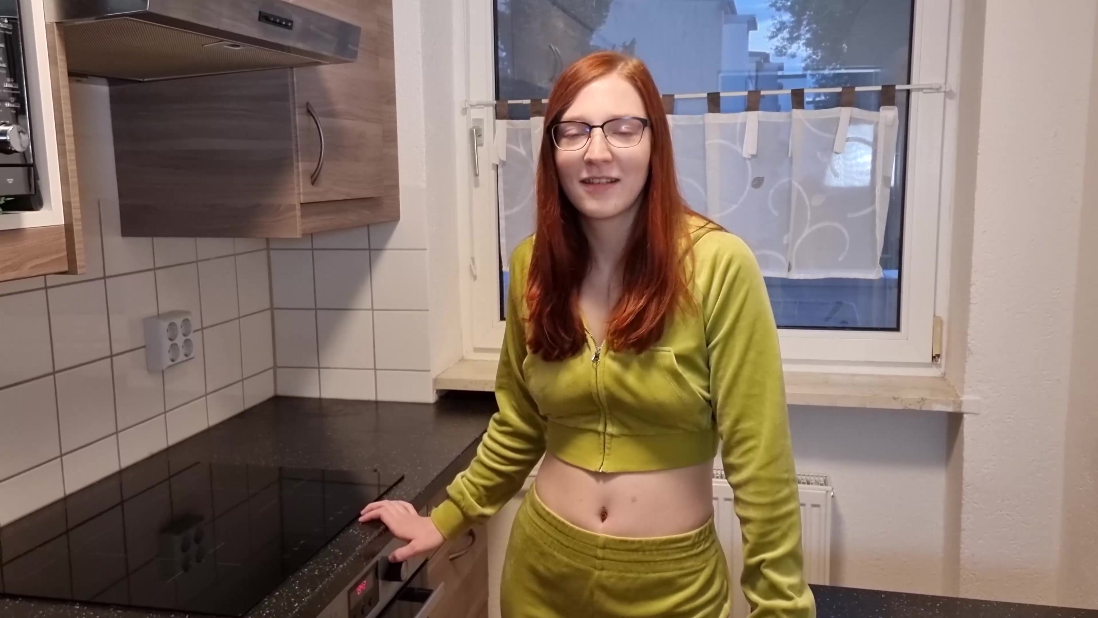 Letztens hatte ich einen Termin mit dem Nachmieter wegen meiner Küche. Da ich in meiner neuen Wohnung schon eine tolle Küche habe brauche ich die alte nun nicht mehr und hätte sie gerne in der Wohnung gelassen. Der Nachmieter hatte schon bemerkbar gemacht, dass sie ihm nicht so gut gefällt also dachte ich mir, ich muss ihn wohl anders überzeugen.