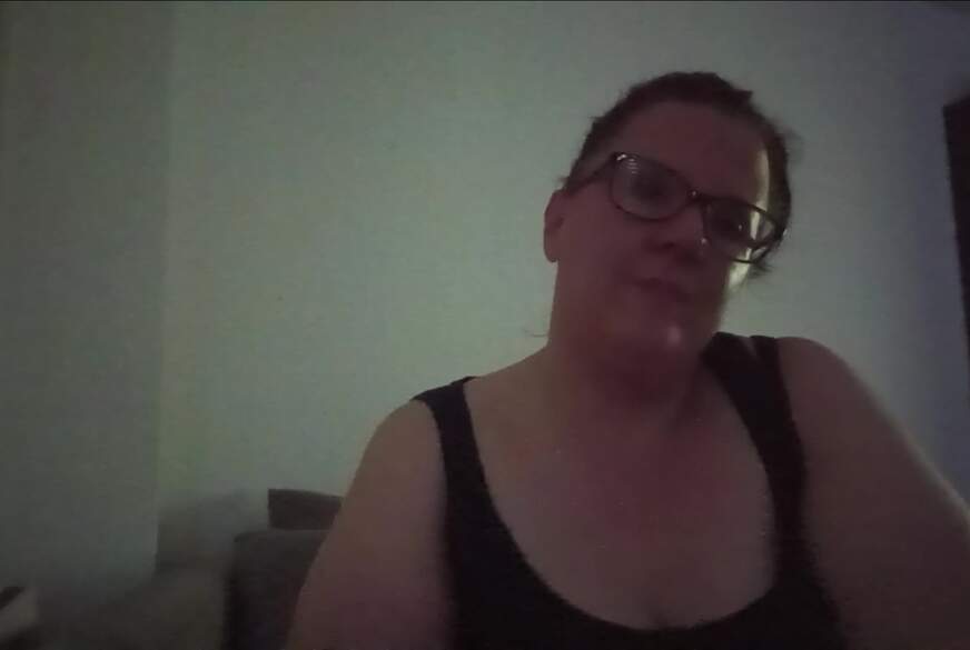 JuliaWolf: geiler dildo f**k auf der Couch
