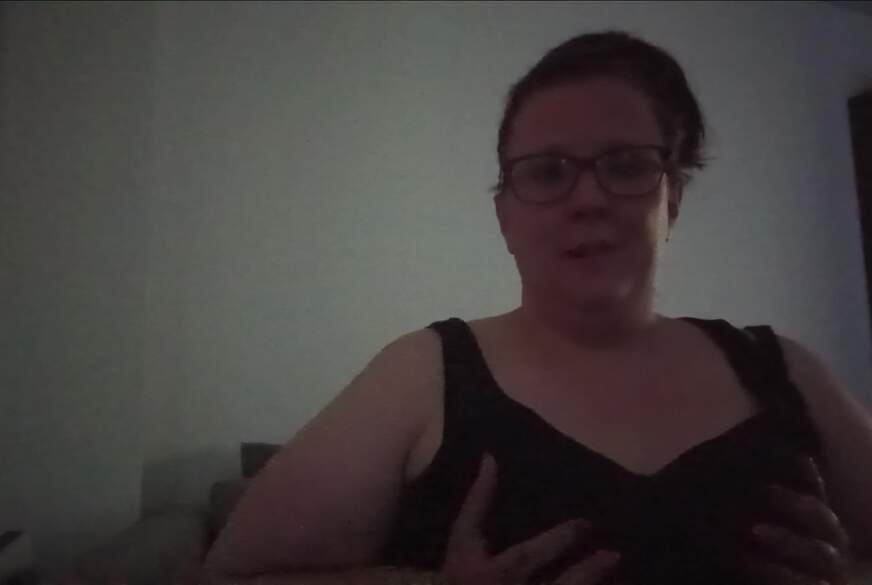 JuliaWolf: geiler dildo f**k auf der Couch