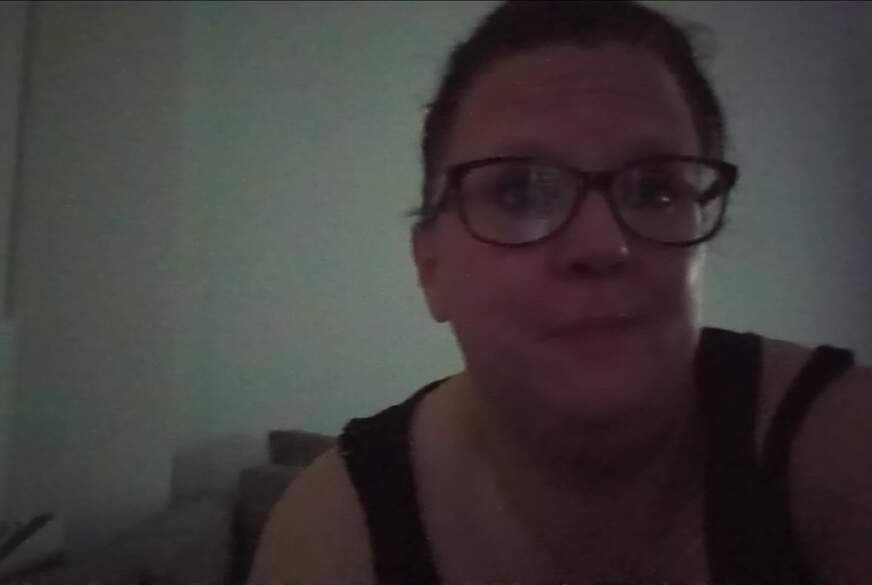 geiler dildo f**k auf der Couch von JuliaWolf pic3