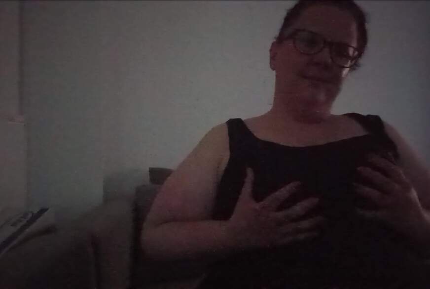 geiler dildo f**k auf der Couch von JuliaWolf pic4