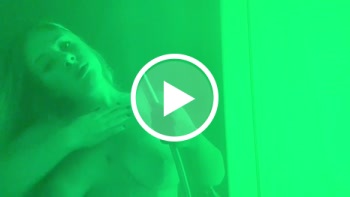 Nach der Sauna nehme ich dich mit unter die Dusche ab 18 Blond Solo Frau Natur Nahaufnahme POV Posing Duschen 