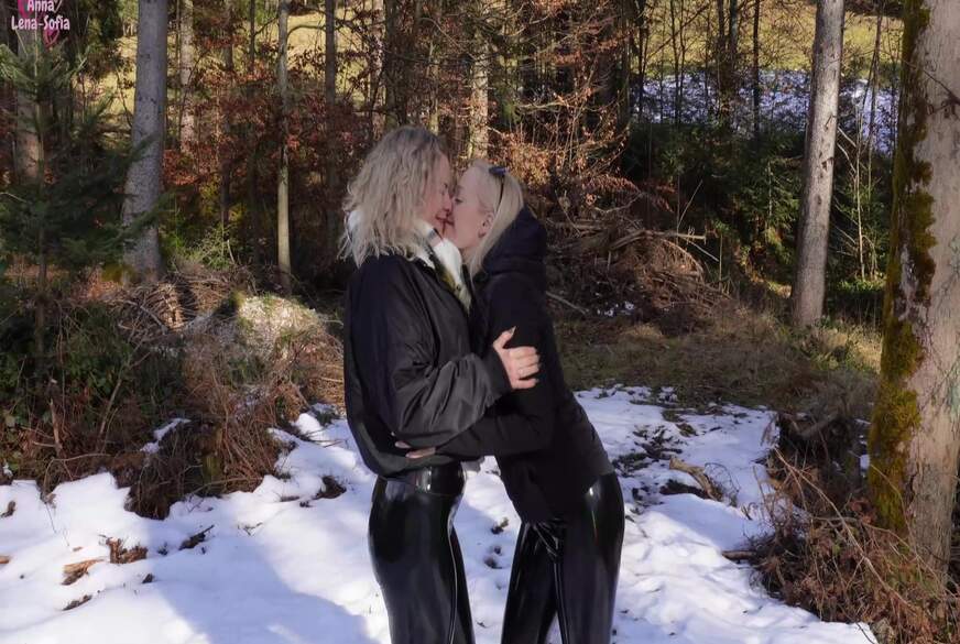 Anna-Lena-Sofia: Public NS im Schnee! Lust auf ne heiße Erfrischung?