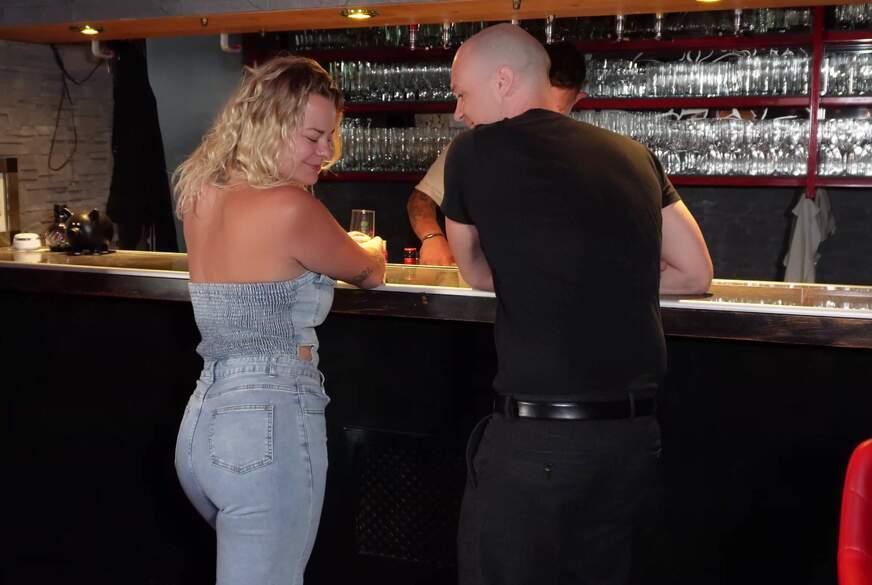 HOTELBAR-SKANDAL!! Public F**k und F****l bis zum letzten Tropfen! von Anna-Lena-Sofia