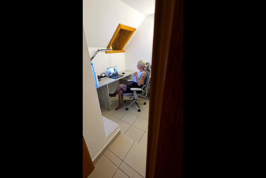 Beim w*****n auf Arbeit erwischt! Er betrügt seine Frau mit mir! von Roxy-Velvet