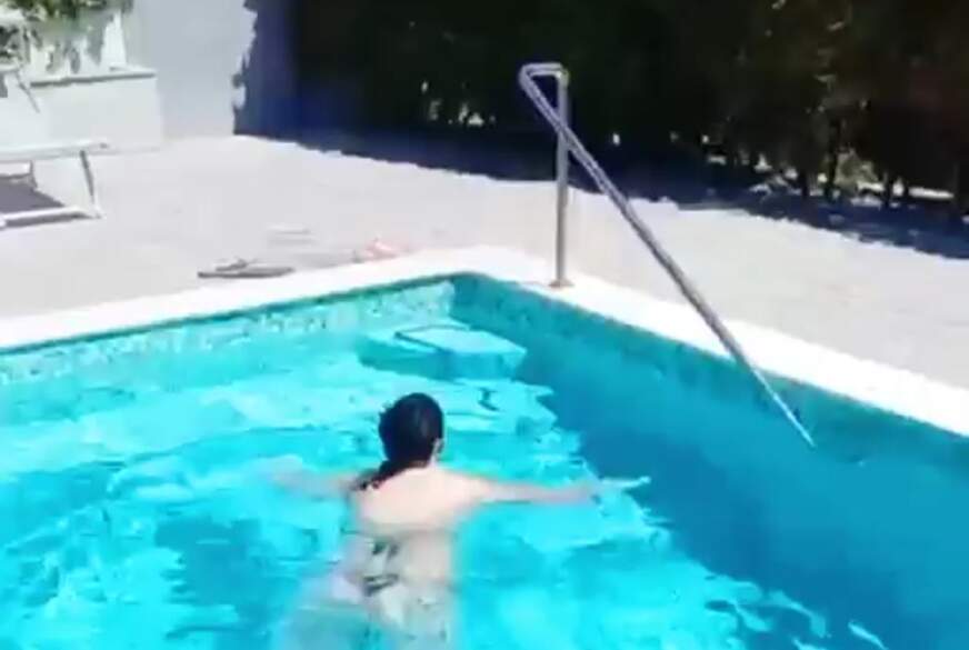 Urlaub, Pool und pure Lust. Vom Schwimmen zum Orgasmus von Sexy-L**er2023 pic2