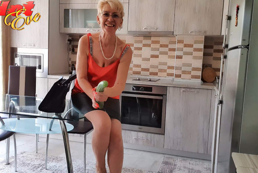 HotEve: Die schönste Gurke vom ganzen Wochenmarkt.