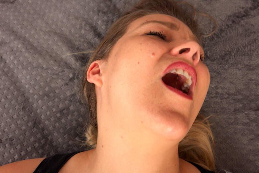 D***ysLuder: F**k, meine F***e hat den Plug verschluckt!