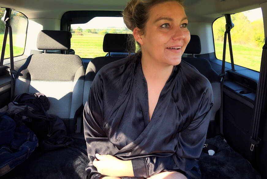 D***ysLuder: Ich sollte mich nur umziehen, habe mich aber noch schnell zum Orgasmus masturbiert!