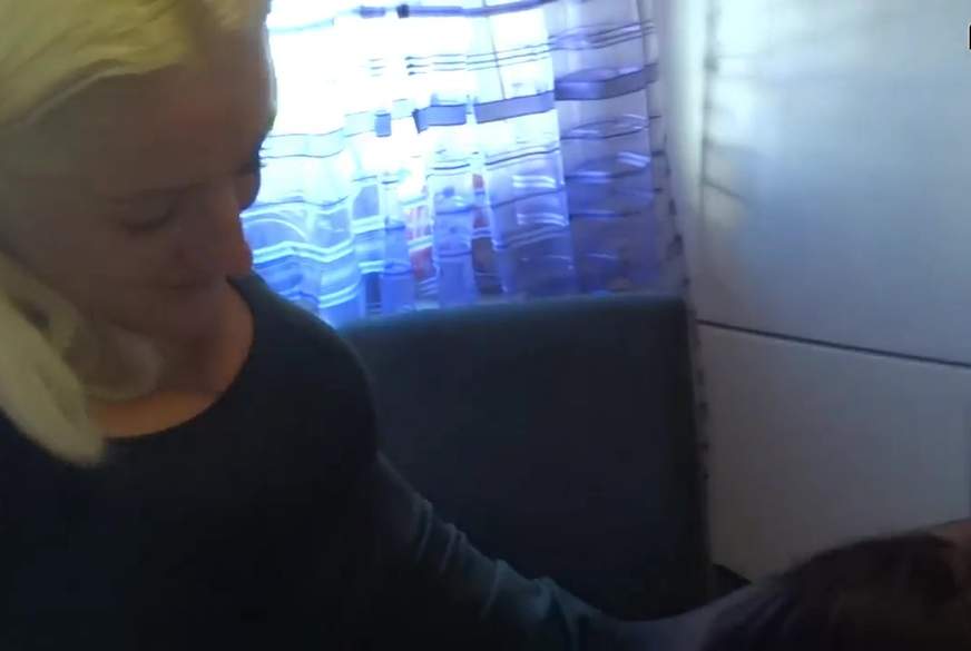 Angelina1986: Bi-Freundin erwischt mich mit Würstl in der F***e