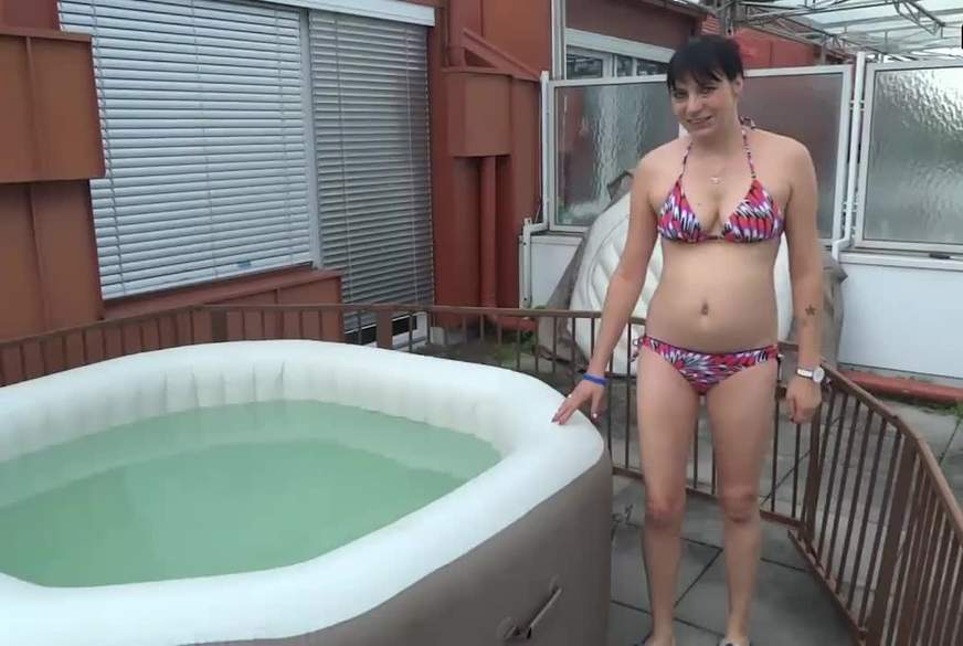 Angelina1986: Vom Bademeister erwischt und ihn gleich g******n