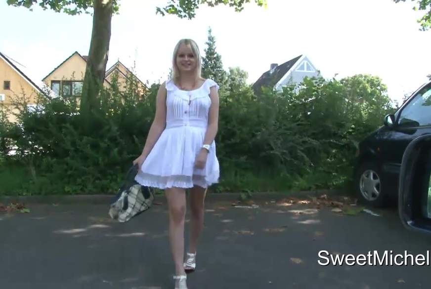 Sexypolin: Hübsches J***es M*****n draussen angebaggert und in den Mund g*******t