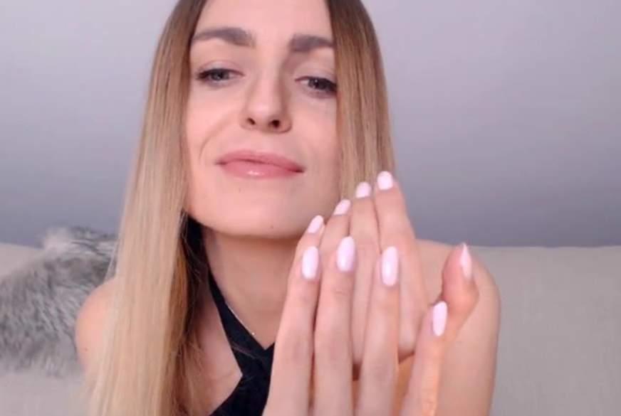 VickieBlack: Handen playing