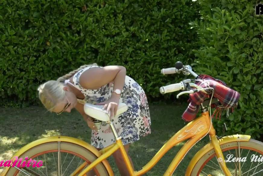 Fahrrad KAPUTT - Im Park wurde mir geholfen von LenaNitro pic3